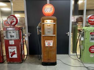 1955 Gilbarco Gulf Benzinepomp