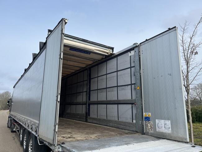 2018 Schmitz Cargobull 3CB 3ST Schuifzeil Oplegger - Liftas - Laadklep - Schuifdak - Alcoa LT587 | Transport | Opleggers